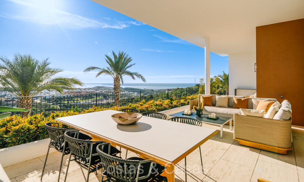 Eersteklas modern luxe appartement met adembenemend golf- en zeezicht te koop in een 5* golfresort in Casares, Costa del Sol 73390