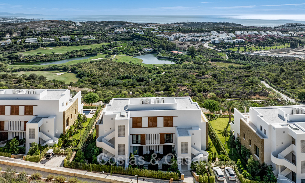 Eersteklas modern luxe appartement met adembenemend golf- en zeezicht te koop in een 5* golfresort in Casares, Costa del Sol 73394