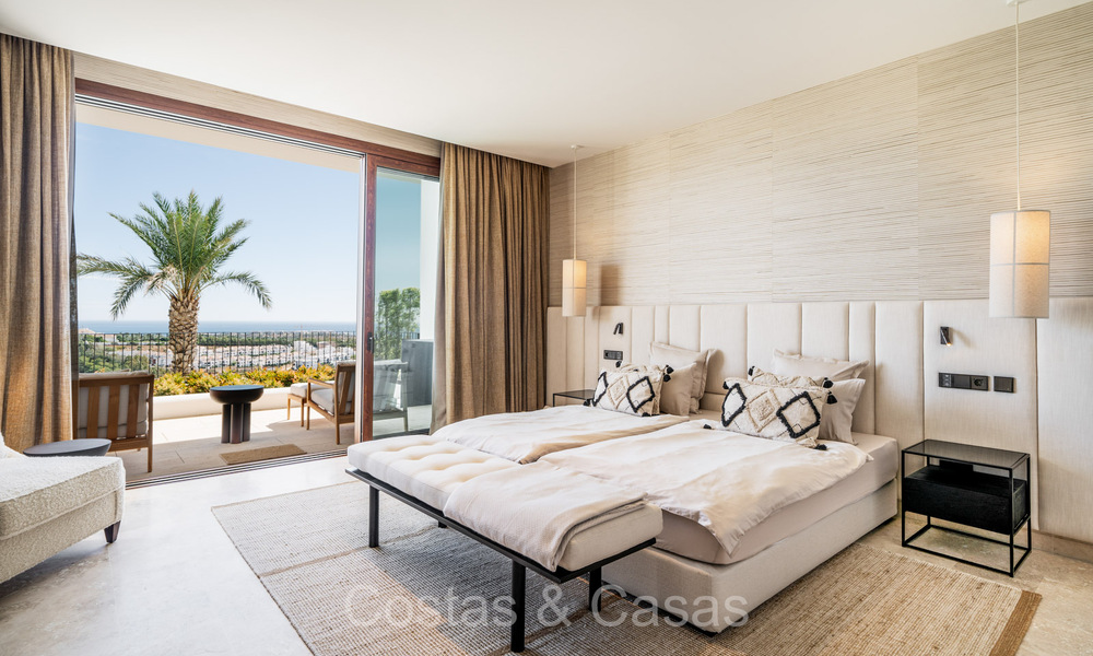 Eersteklas modern luxe appartement met adembenemend golf- en zeezicht te koop in een 5* golfresort in Casares, Costa del Sol 73397