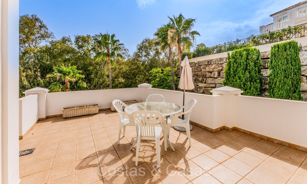 Traditionele Spaanse luxevilla te koop met zeezicht in een exclusieve gated community in La Quinta, Benahavis - Marbella 73424