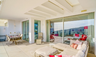 Instapklaar, contemporain appartement met zeezicht te koop in een gated community gelegen in de heuvels van Marbella 73475 