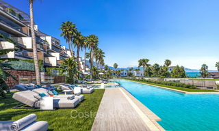 Nieuwe boutique appartementen en huizen in een eerstelijnsstrand complex te koop in Manilva aan de Costa del Sol 73500 