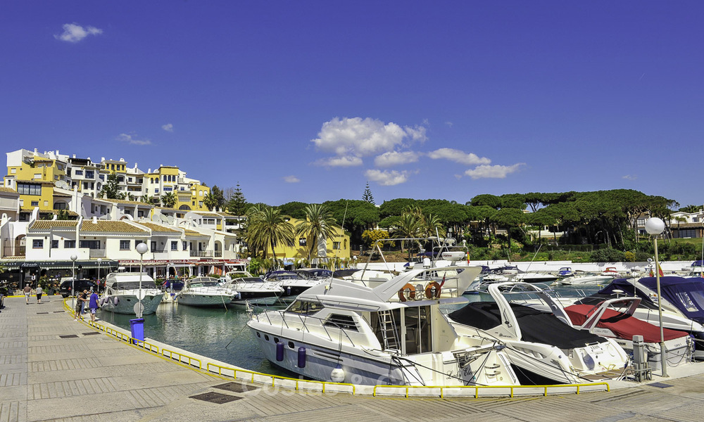 Geavanceerde nieuwbouwappartementen met panoramisch zeezicht te koop in Cabopino, Marbella 73580