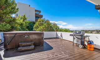 Modern eerstelijnsgolf penthouse met prachtig golf- en zeezicht te koop in een 5* golfresort in Marbella - Benahavis 73697 