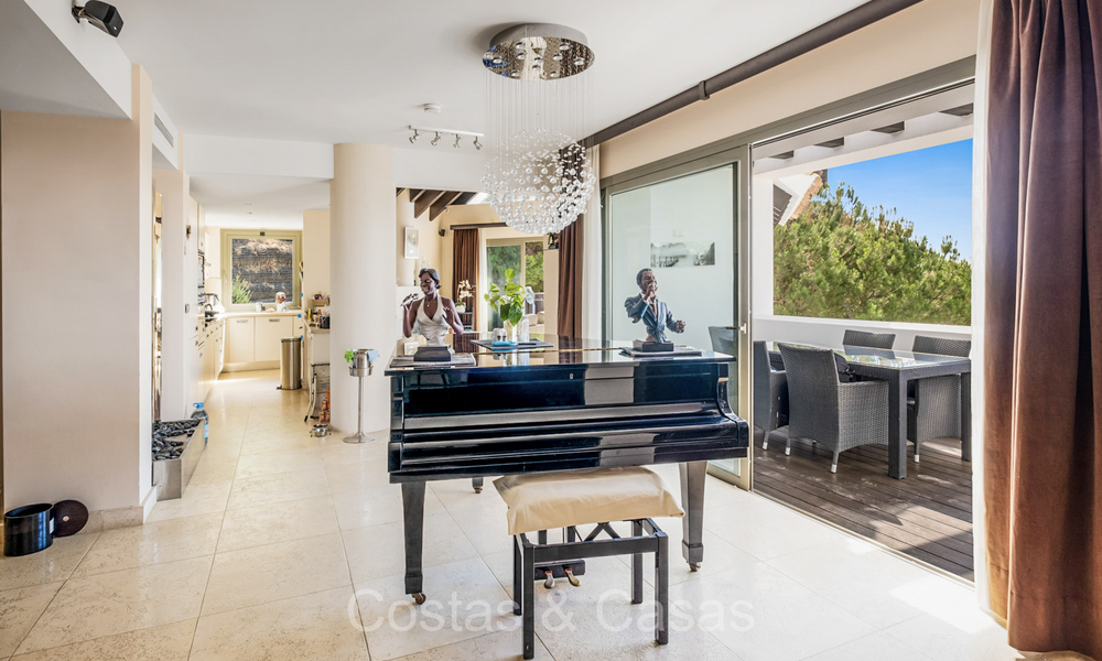 Modern eerstelijnsgolf penthouse met prachtig golf- en zeezicht te koop in een 5* golfresort in Marbella - Benahavis 73962