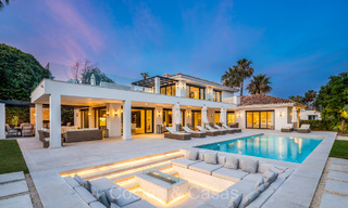 Luxueus gerenoveerde modern-mediterrane villa te koop, eerstelijnsgolf in Nueva Andalucia, Marbella 73870 