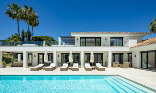 Luxueus gerenoveerde modern-mediterrane villa te koop, eerstelijnsgolf in Nueva Andalucia, Marbella 73877 