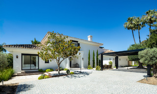 Luxueus gerenoveerde modern-mediterrane villa te koop, eerstelijnsgolf in Nueva Andalucia, Marbella 73878 