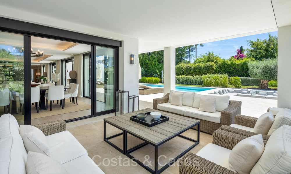 Luxueus gerenoveerde modern-mediterrane villa te koop, eerstelijnsgolf in Nueva Andalucia, Marbella 73899