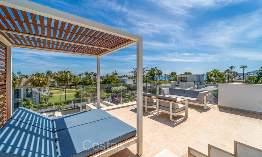 Elegante, moderne luxevilla te koop op loopafstand van het strand op de New Golden Mile tussen Marbella en Estepona 73940