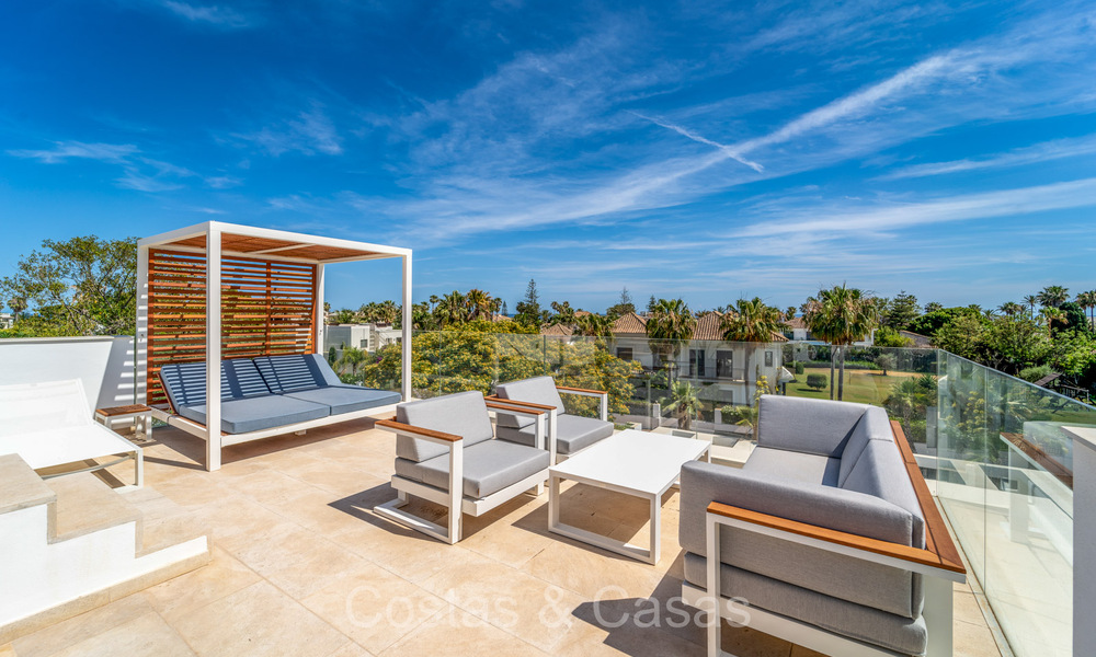 Elegante, moderne luxevilla te koop op loopafstand van het strand op de New Golden Mile tussen Marbella en Estepona 73949