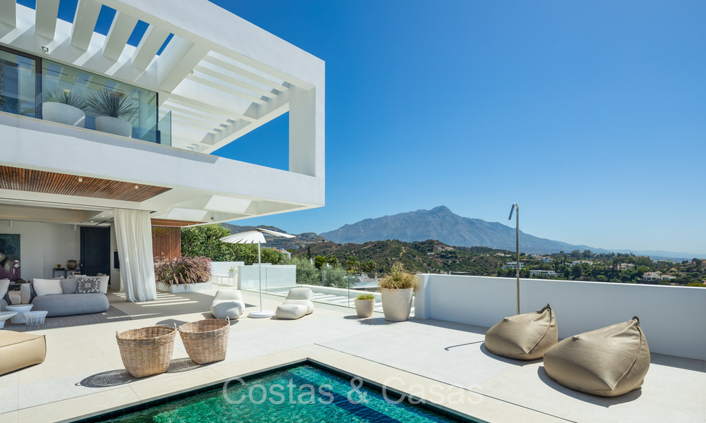 Majestueuze designervilla met geavanceerde architectuur te koop in La Quinta, Benahavis - Marbella 74008