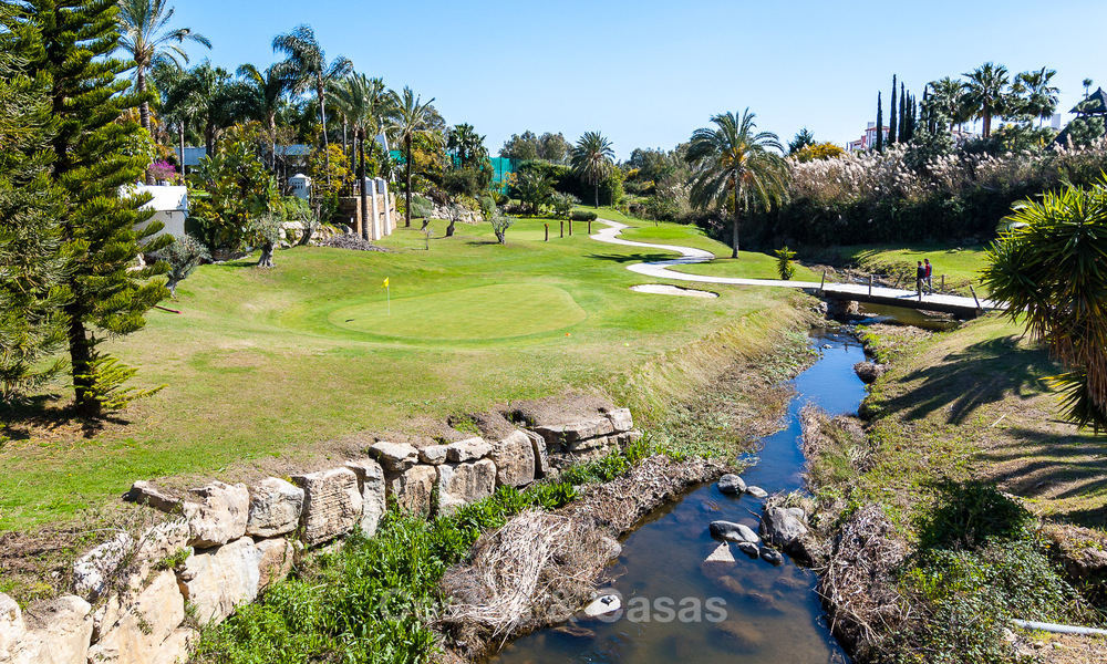 Instapklare, luxevilla te koop op loopafstand van een prachtig golfclubhuis op de New Golden Mile tussen Marbella - Estepona 74068