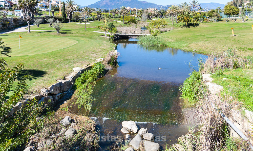 Instapklare, luxevilla te koop op loopafstand van een prachtig golfclubhuis op de New Golden Mile tussen Marbella - Estepona 74069