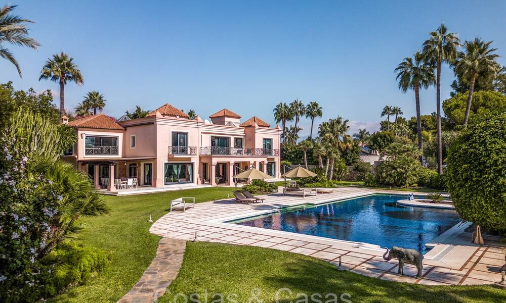 Indrukwekkende luxevilla te koop op een steenworp afstand van het strand op de New Golden Mile tussen Marbella en Estepona 74234