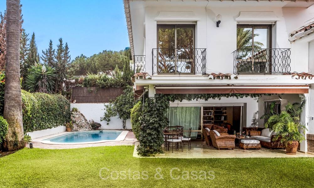 Charmante Mediterrane villa te koop op een steenworp van het strand in Los Monteros, ten oosten van Marbella centrum 74335