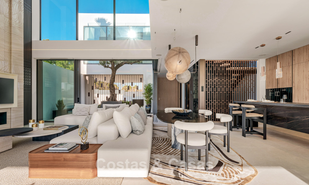 Instapklaar huis in een innovatief en luxueus complex met zeezicht, gelegen op Marbella’s Golden Mile 74516