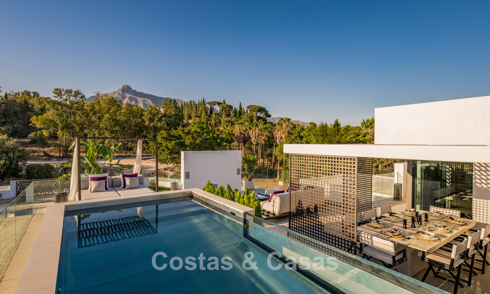 Instapklaar huis in een innovatief en luxueus complex met zeezicht, gelegen op Marbella’s Golden Mile 74527