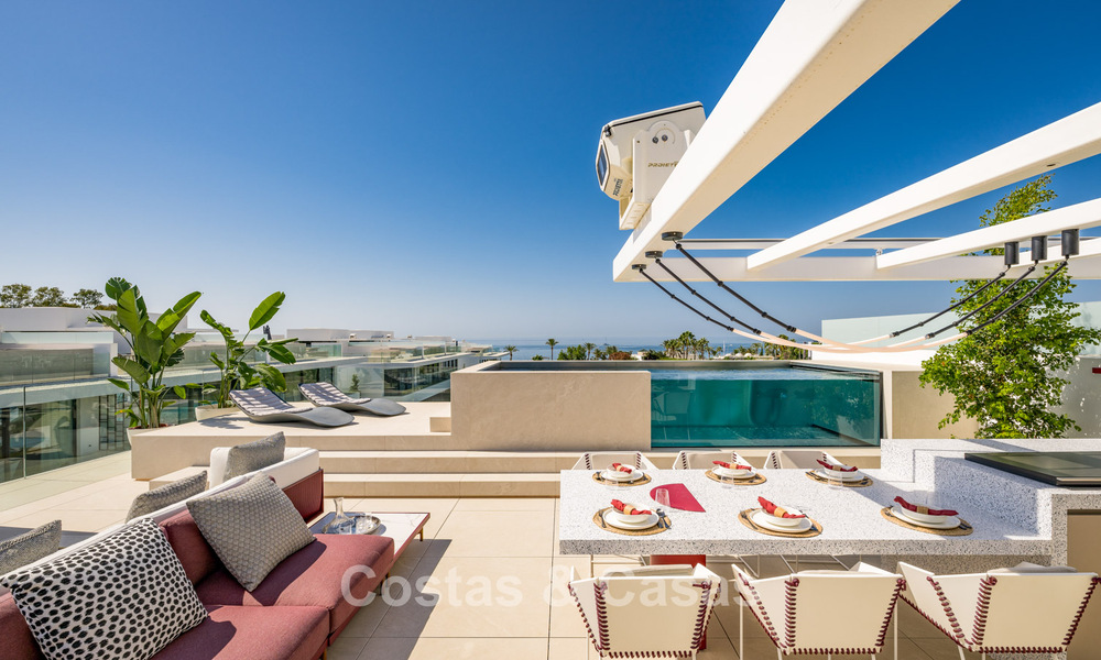 Geavanceerde luxewoning te koop in een vooruitstrevend complex met panoramisch zeezicht op Marbella’s Golden Mile 74584