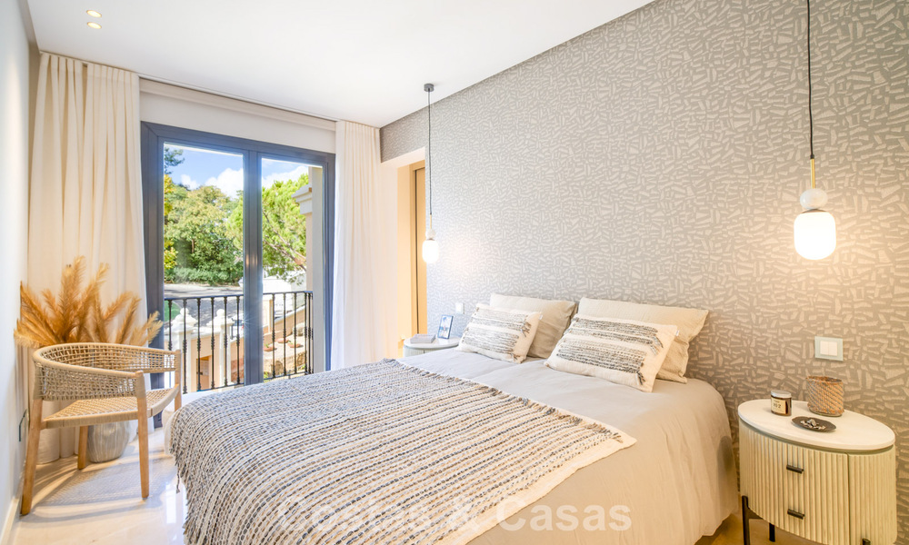 Eerstelijnsgolf penthouse met magnifiek golf- en zeezicht te koop in een omheinde woongemeenschap in Benahavis - Marbella 74751