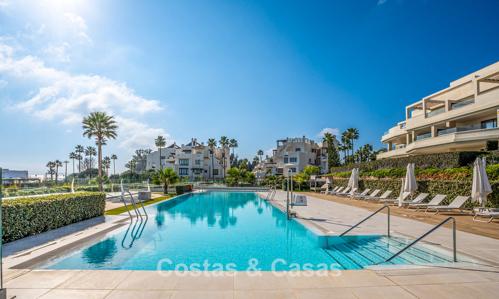 Luxe appartement te koop, in een luxueus strandcomplex op de New Golden Mile tussen Marbella en Estepona 773579