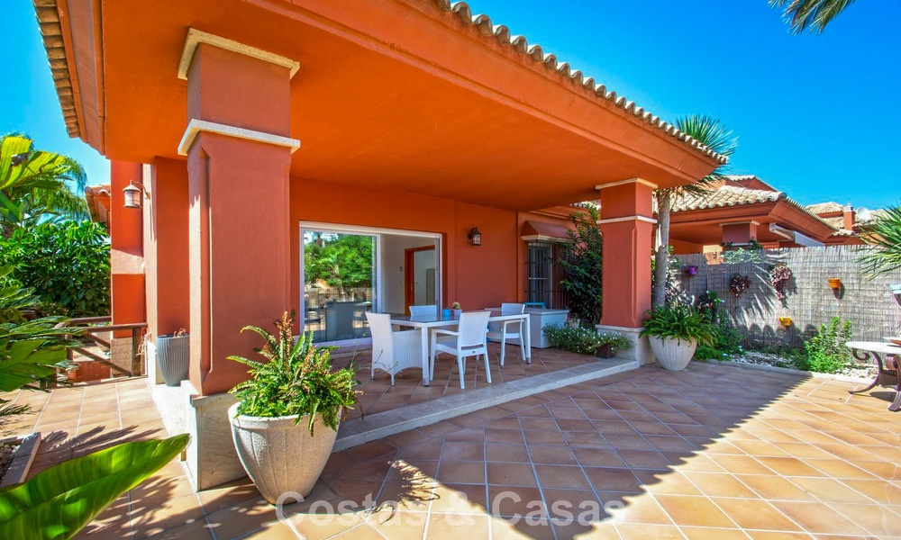 Ruime halfvrijstaande woning te koop in een gated golfresort in Oost-Marbella 773484