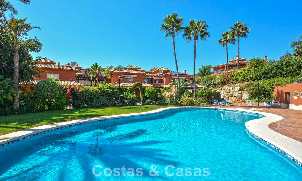 Ruime halfvrijstaande woning te koop in een gated golfresort in Oost-Marbella 773490