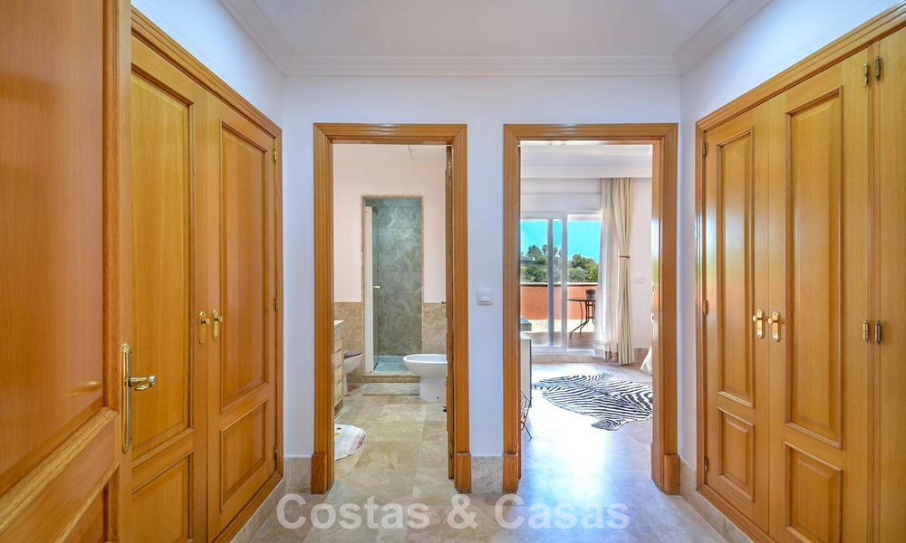 Ruime halfvrijstaande woning te koop in een gated golfresort in Oost-Marbella 773492