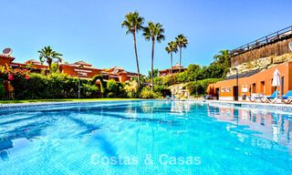 Ruime halfvrijstaande woning te koop in een gated golfresort in Oost-Marbella 773504 