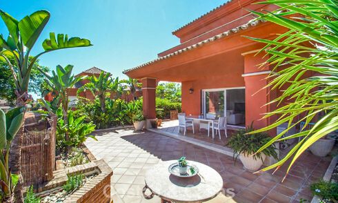 Ruime halfvrijstaande woning te koop in een gated golfresort in Oost-Marbella 773505