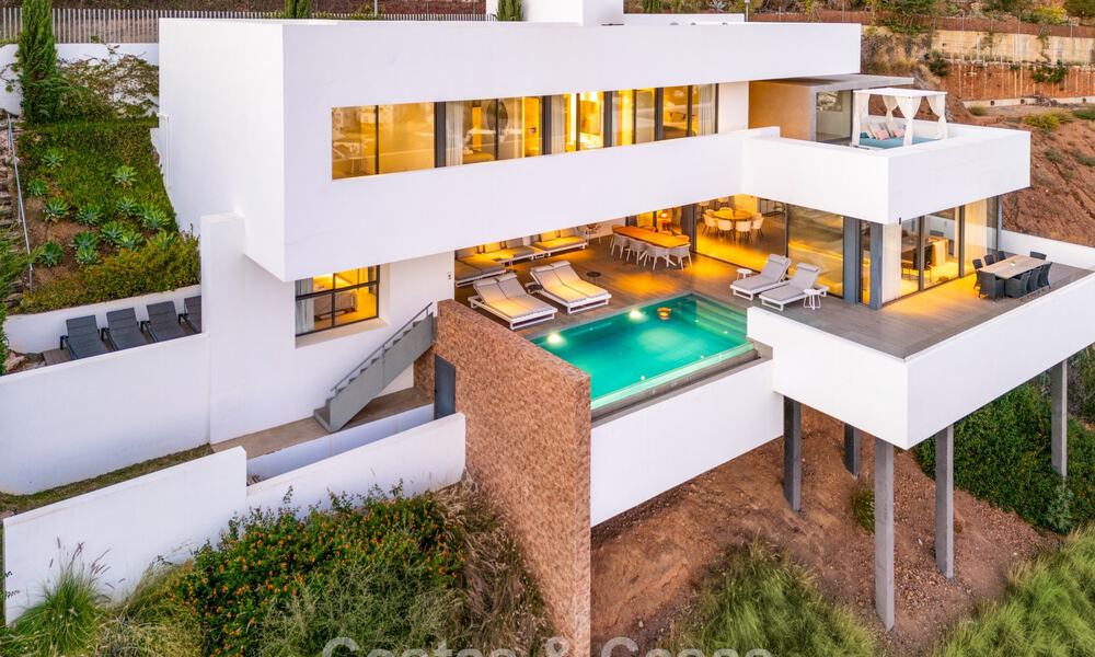 Instapklare, moderne luxevilla te koop, met zeezicht in een gated community in Benahavis - Marbella 773606