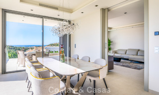 Gloednieuwe luxevilla met zeezicht te koop in een beveiligde urbanisatie in La Quinta, Marbella - Benahavis 773686 