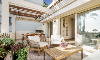 Modern gerenoveerd luxe appartement te koop met panoramisch zeezicht in Nueva Andalucia’ golfvallei, Marbella 773789 