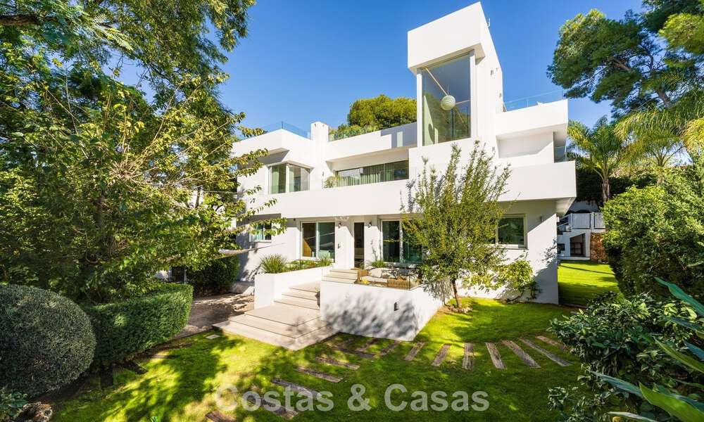 Moderne luxevilla met apart gastenverblijf en privacy te koop in Nueva Andalucia, Marbella 774067