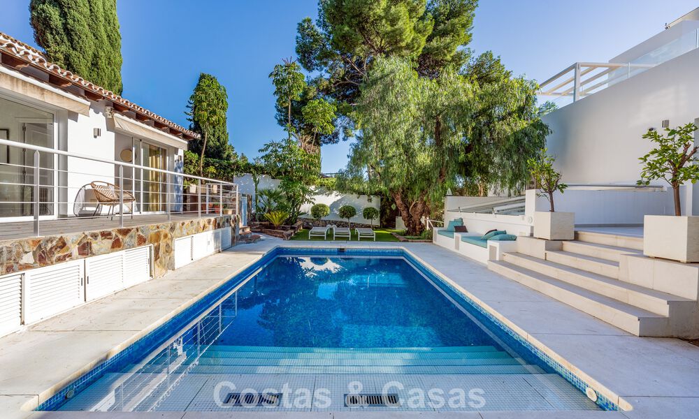 Moderne luxevilla met apart gastenverblijf en privacy te koop in Nueva Andalucia, Marbella 774080