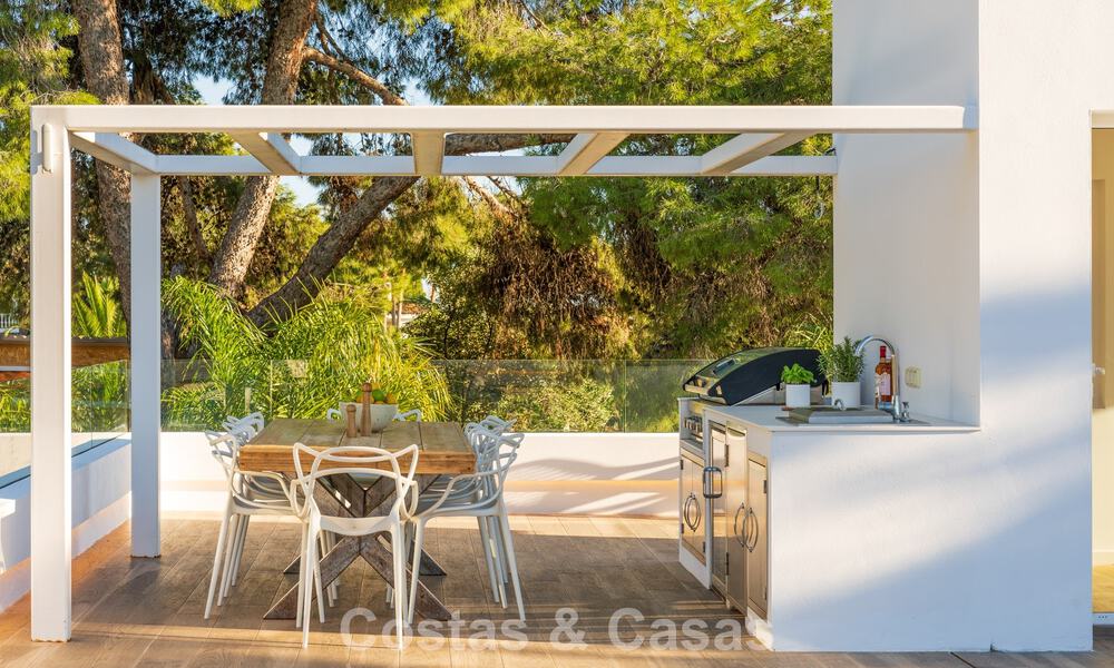 Moderne luxevilla met apart gastenverblijf en privacy te koop in Nueva Andalucia, Marbella 774082