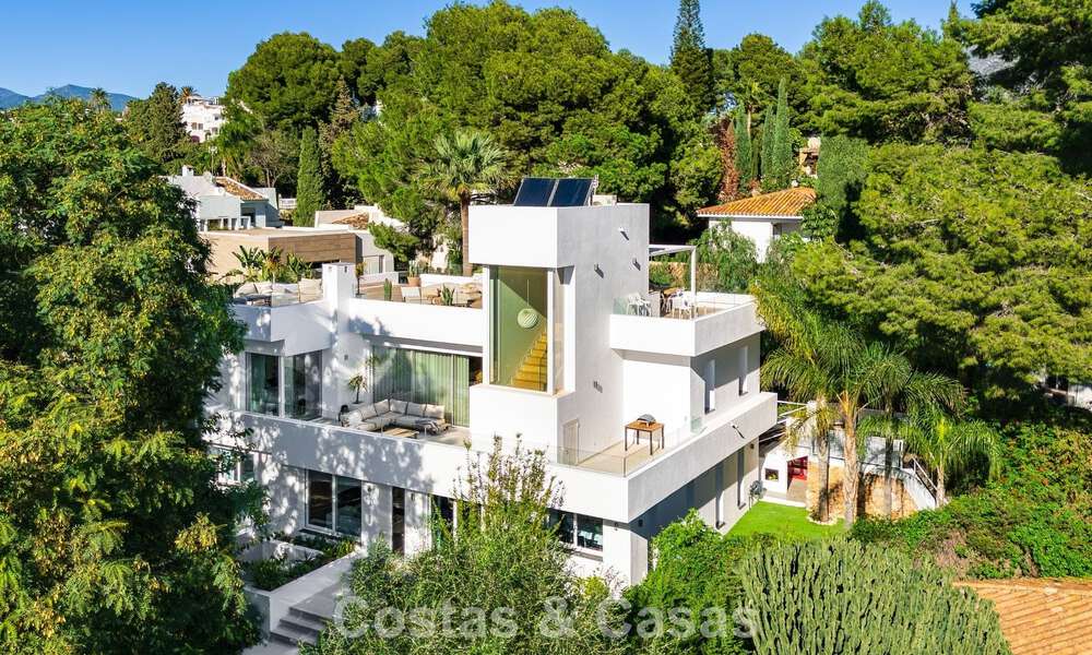 Moderne luxevilla met apart gastenverblijf en privacy te koop in Nueva Andalucia, Marbella 774098