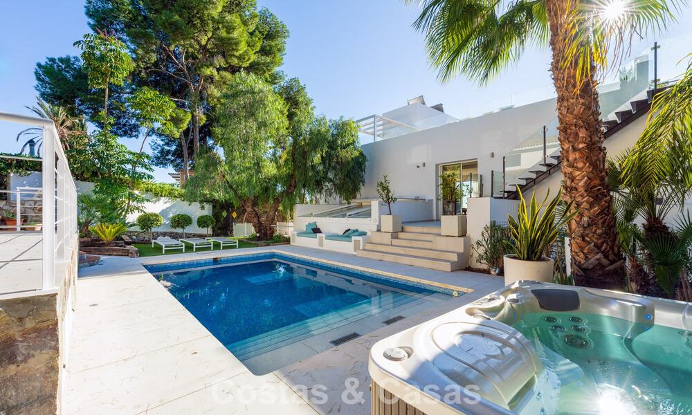 Moderne luxevilla met apart gastenverblijf en privacy te koop in Nueva Andalucia, Marbella 774108