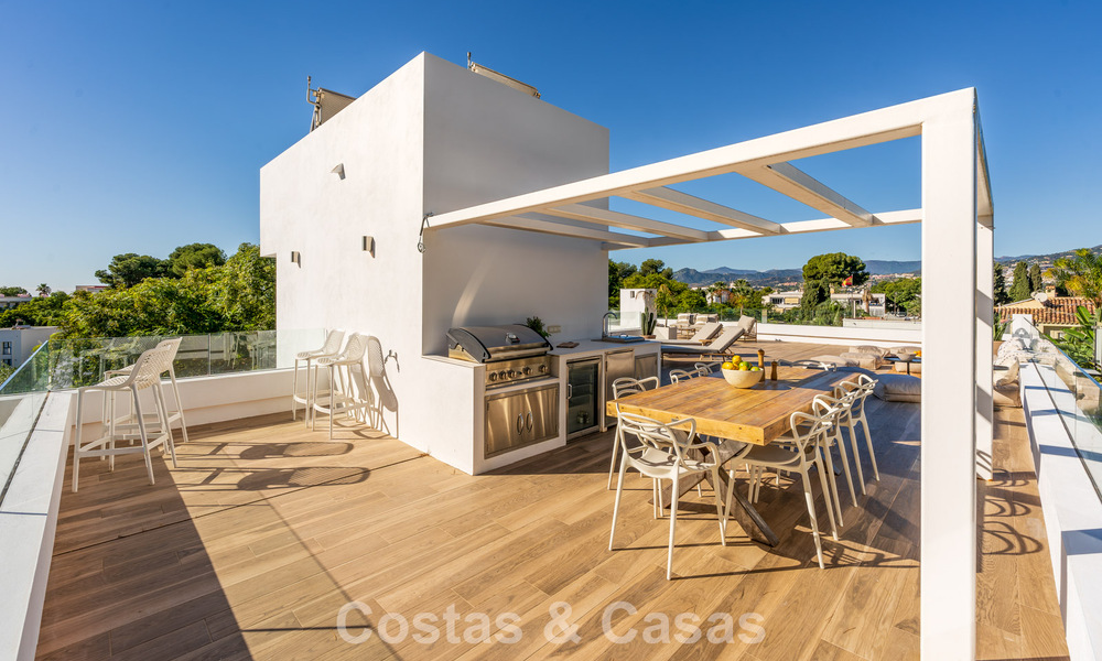 Moderne luxevilla met apart gastenverblijf en privacy te koop in Nueva Andalucia, Marbella 774109