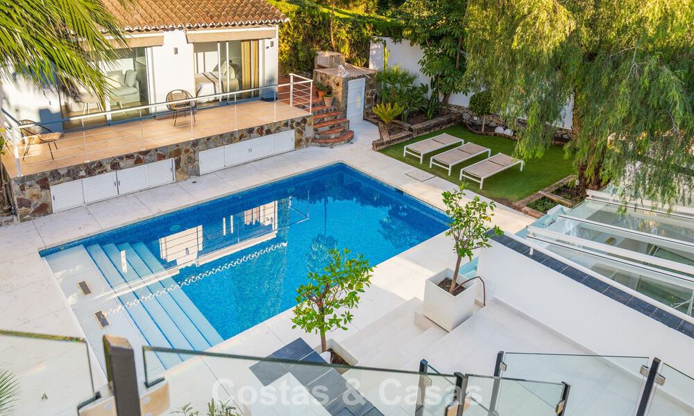 Moderne luxevilla met apart gastenverblijf en privacy te koop in Nueva Andalucia, Marbella 774113