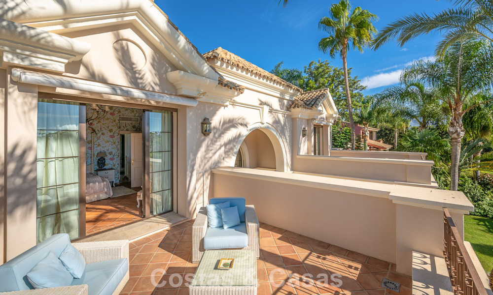 Indrukwekkende luxueuze villa te koop in een prestigieuze urbanisatie op loopafstand van het strand in Guadalmina Baja, Marbella 773952