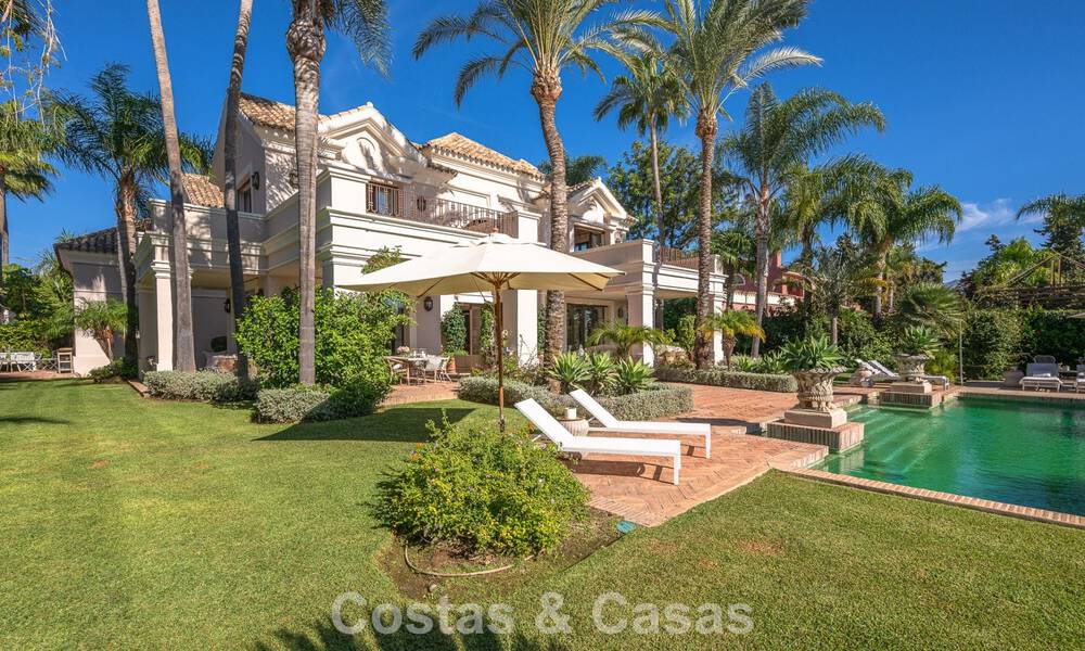 Indrukwekkende luxueuze villa te koop in een prestigieuze urbanisatie op loopafstand van het strand in Guadalmina Baja, Marbella 773978