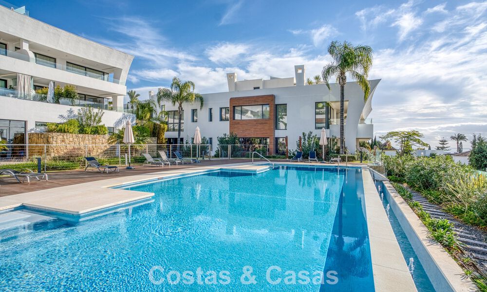 Luxueus duplex appartement te koop met zeezicht in een hoogstaand Sierra Blanca complex op Marbella’s Golden Mile 774592