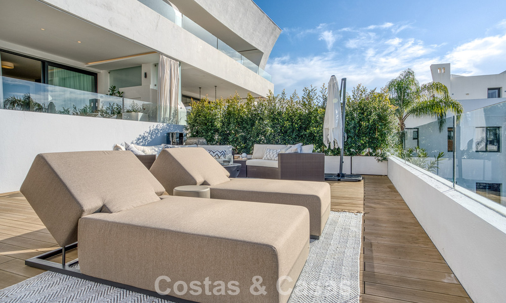 Luxueus duplex appartement te koop met zeezicht in een hoogstaand Sierra Blanca complex op Marbella’s Golden Mile 774603