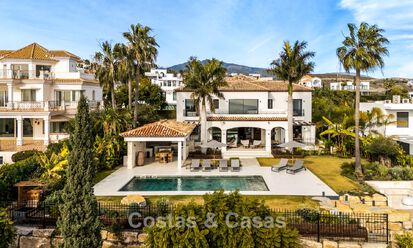 Instapklare, eigentijds-mediterrane villa met onverstoord, panoramisch zeezicht te koop in Benahavis - Marbella 793405