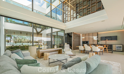 Ultramoderne halfvrijstaande villa met privétuin en -zwembad te koop aan de Golden Mile, Marbella 795170