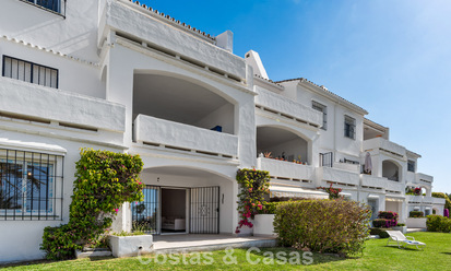 Elegante gelijkvloers appartement met zeezicht in Nueva Andalucia, op wandelafstand van Puerto Banus, Marbella 799780