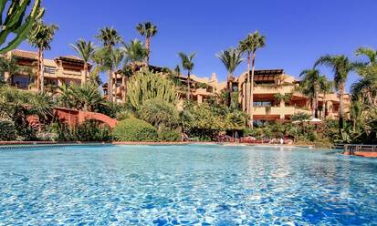 Ruim, luxe appartement te koop met zeezicht in een luxueus complex op de Golden Mile van Marbella 802976